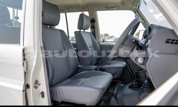 Buy Used Toyota Land Cruiser White Car in Beskent in Kaskadar Buy Used Toyota Land Cruiser White Car in Beskent in Kaskadar