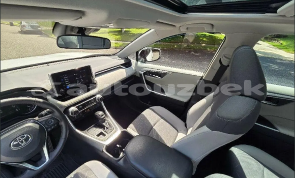 Buy Used Toyota RAV4 White Car in Angren in Toskent Buy Used Toyota RAV4 White Car in Angren in Toskent