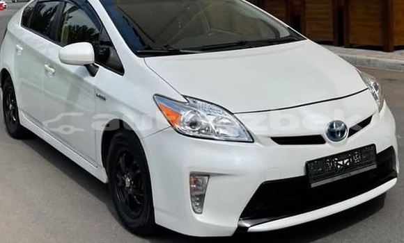 Buy Used Toyota Prius White Car in Beskent in Kaskadar