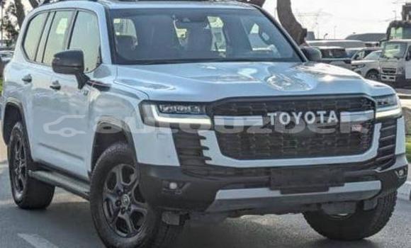 Buy Used Toyota Land Cruiser White Car in Beskent in Kaskadar