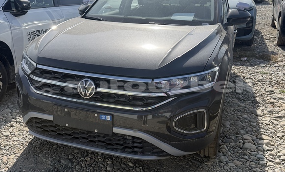 Buy Used Volkswagen T-Roc Black Car in Tashkent in Toskent