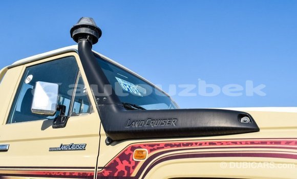 Buy Import Toyota Land Cruiser Beige Car in Import - Dubai in Andijon Buy Import Toyota Land Cruiser Beige Car in Import - Dubai in Andijon