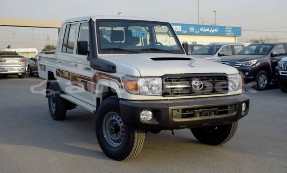 Buy Import Toyota Pickup White Car in Import - Dubai in Andijon Buy Import Toyota Pickup White Car in Import - Dubai in Andijon
