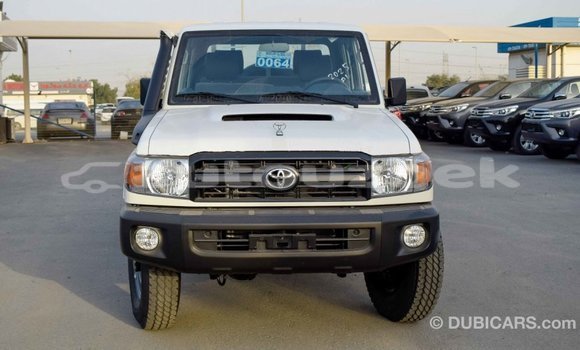Buy Import Toyota Pickup White Car in Import - Dubai in Andijon Buy Import Toyota Pickup White Car in Import - Dubai in Andijon