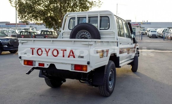 Buy Import Toyota Pickup White Car in Import - Dubai in Andijon Buy Import Toyota Pickup White Car in Import - Dubai in Andijon