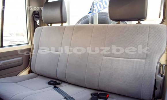 Buy Import Toyota Pickup White Car in Import - Dubai in Andijon Buy Import Toyota Pickup White Car in Import - Dubai in Andijon