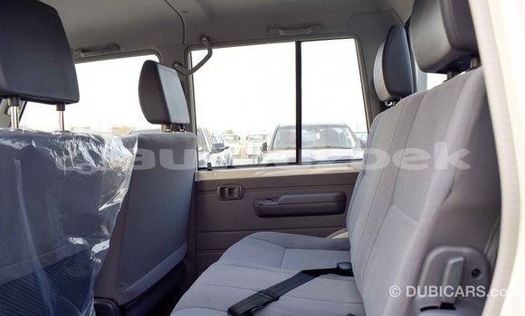 Buy Import Toyota Pickup White Car in Import - Dubai in Andijon Buy Import Toyota Pickup White Car in Import - Dubai in Andijon