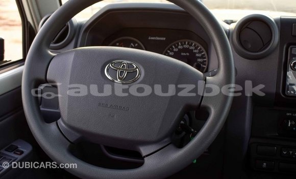 Buy Import Toyota Pickup White Car in Import - Dubai in Andijon Buy Import Toyota Pickup White Car in Import - Dubai in Andijon