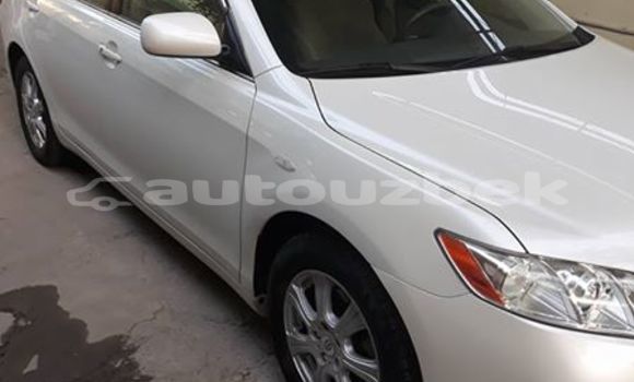 Buy Used Toyota Camry White Car in Akkurgon in Surhondar