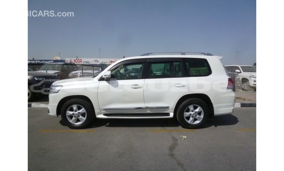 Buy Import Toyota Land Cruiser White Car in Import - Dubai in Andijon Buy Import Toyota Land Cruiser White Car in Import - Dubai in Andijon