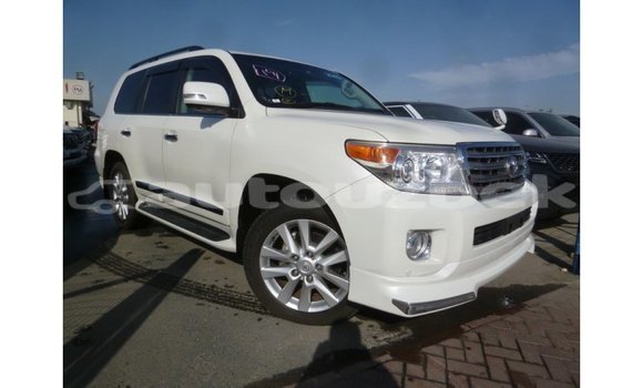 Buy Import Toyota Land Cruiser White Car in Import - Dubai in Andijon Buy Import Toyota Land Cruiser White Car in Import - Dubai in Andijon