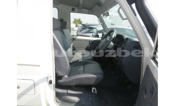 Buy Import Toyota Land Cruiser White Car in Import - Dubai in Andijon Buy Import Toyota Land Cruiser White Car in Import - Dubai in Andijon