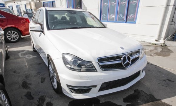 Buy Import Mercedes-Benz 200 White Car in Import - Dubai in Andijon Buy Import Mercedes-Benz 200 White Car in Import - Dubai in Andijon