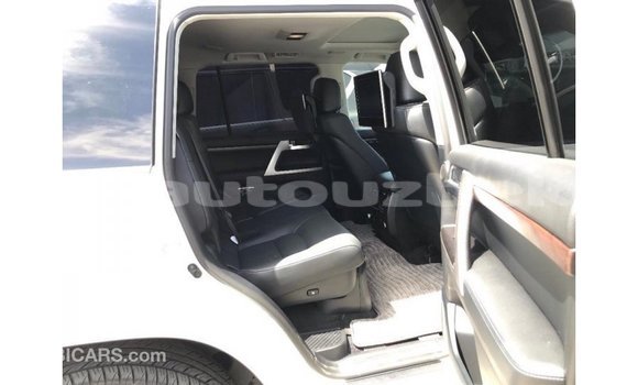 Buy Import Toyota Land Cruiser White Car in Import - Dubai in Andijon Buy Import Toyota Land Cruiser White Car in Import - Dubai in Andijon