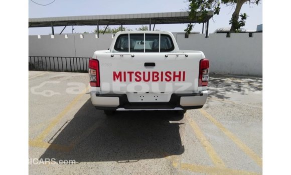 Buy Import Mitsubishi L200 White Car in Import - Dubai in Andijon Buy Import Mitsubishi L200 White Car in Import - Dubai in Andijon