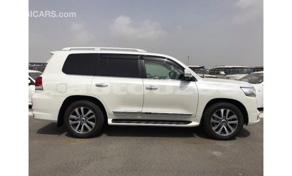 Buy Import Toyota Land Cruiser White Car in Import - Dubai in Andijon Buy Import Toyota Land Cruiser White Car in Import - Dubai in Andijon