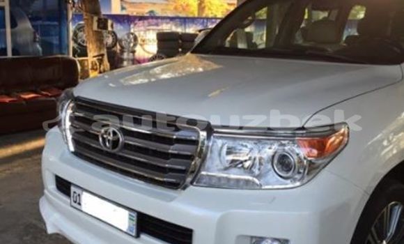 Buy Used Toyota Land Cruiser Prado White Car in Tashkent in Toskent
