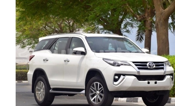 Buy Used Toyota Fortuner White Car in Ahunabayev in Andijon